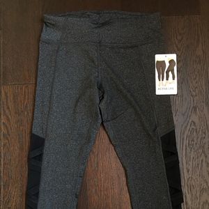Active Life Capri Pants - Size Medium